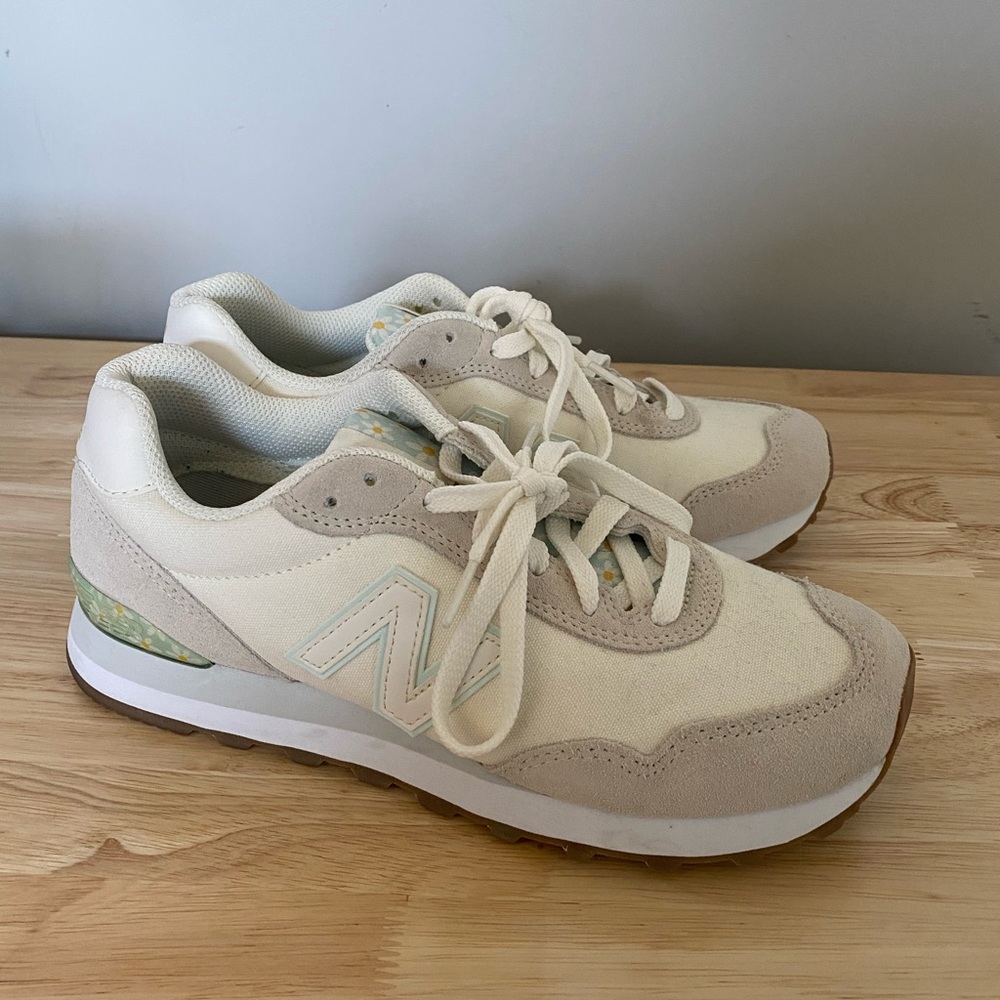New Balance Women's 515 Sneaker - Picture 3 of 6